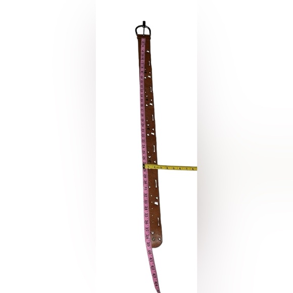 Fossil Leather Cutout with Flower Embossed Design Size Medium - Picture 7 of 7